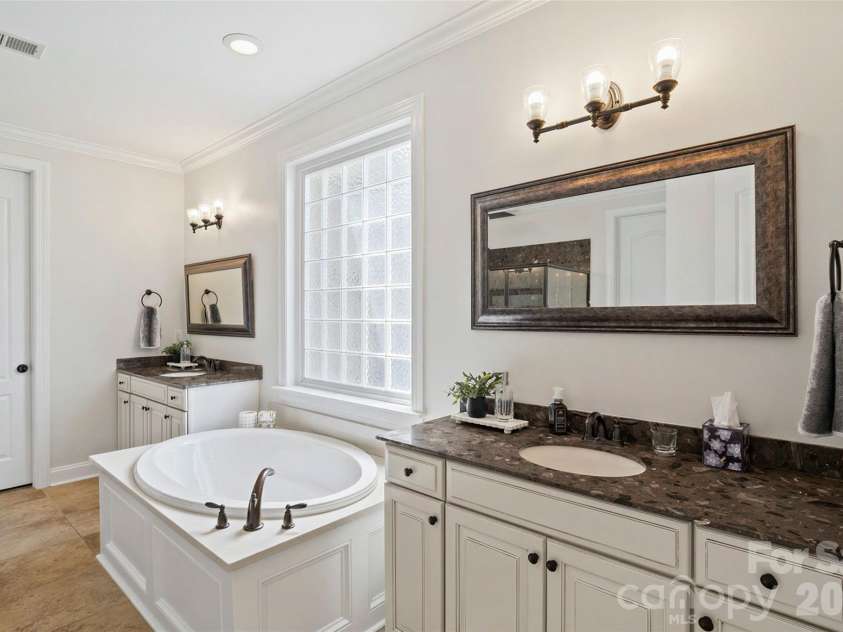 914 Oleander Lane, Waxhaw, NC 28173.  MLS# CAR4404895, YatesRealty ID 39484. 