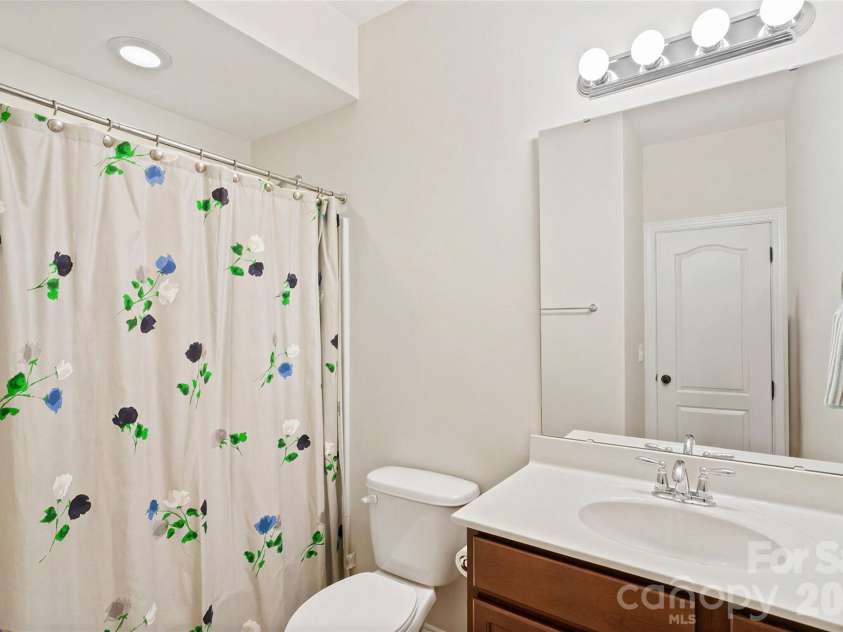 914 Oleander Lane, Waxhaw, NC 28173.  MLS# CAR4404895, YatesRealty ID 39484. Ensuite bath