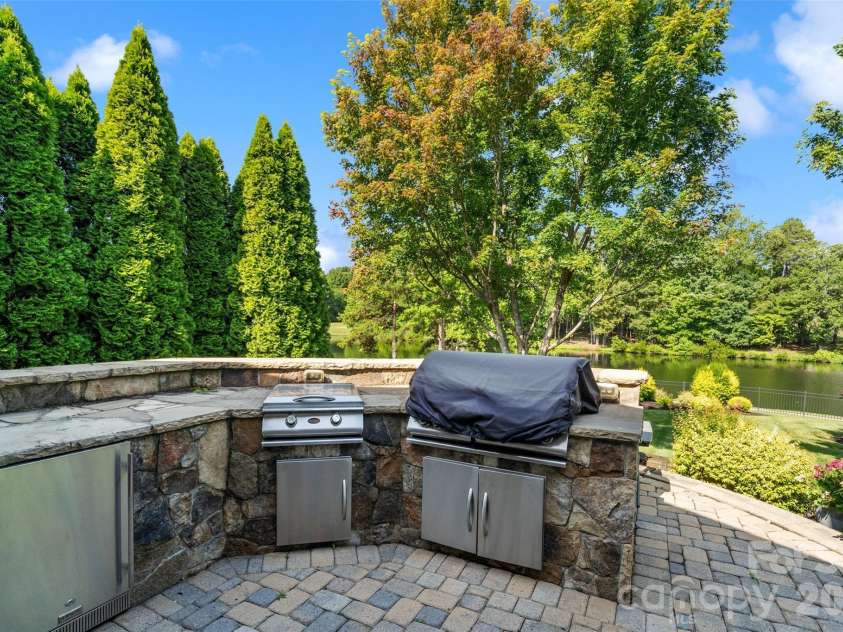 914 Oleander Lane, Waxhaw, NC 28173.  MLS# CAR4404895, YatesRealty ID 39484. Outdoor built in kitchen