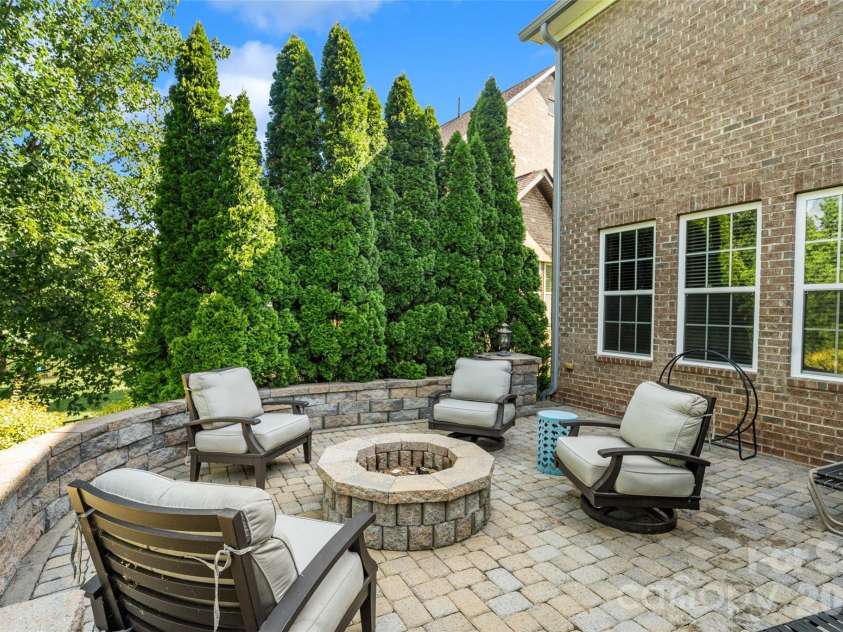 914 Oleander Lane, Waxhaw, NC 28173.  MLS# CAR4404895, YatesRealty ID 39484. Sitting area with firepit