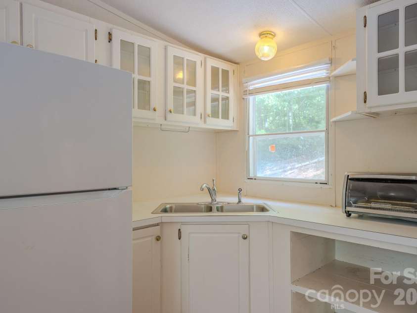 23 Tom Worley Road, Leicester, NC 28748.  MLS# CAR4406985, YatesRealty ID 39486. 