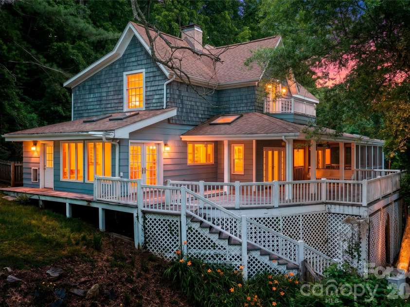 32 Delano Road, Asheville, NC 28805.  MLS# CAR4385729, YatesRealty ID 39488. 