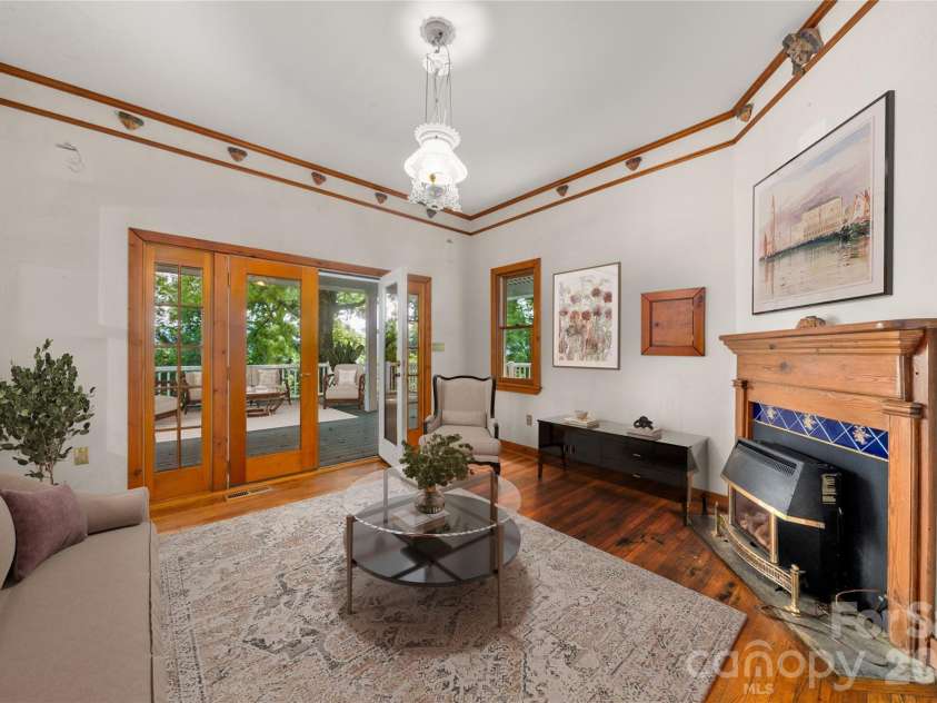 32 Delano Road, Asheville, NC 28805.  MLS# CAR4385729, YatesRealty ID 39488. 