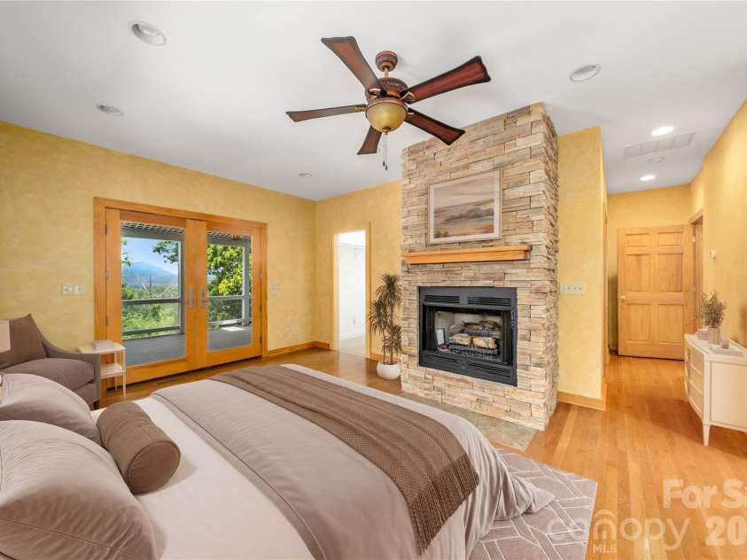 32 Delano Road, Asheville, NC 28805.  MLS# CAR4385729, YatesRealty ID 39488. 