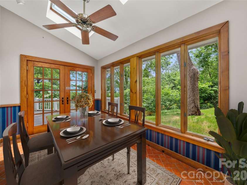 32 Delano Road, Asheville, NC 28805.  MLS# CAR4385729, YatesRealty ID 39488. 