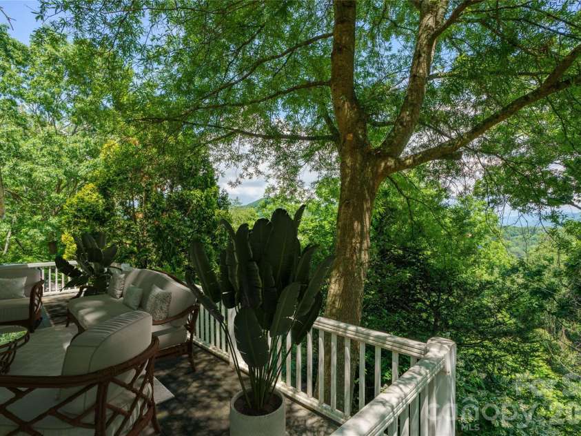 32 Delano Road, Asheville, NC 28805.  MLS# CAR4385729, YatesRealty ID 39488. 