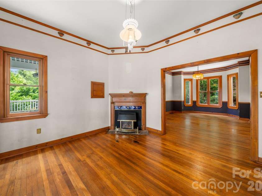 32 Delano Road, Asheville, NC 28805.  MLS# CAR4385729, YatesRealty ID 39488. 