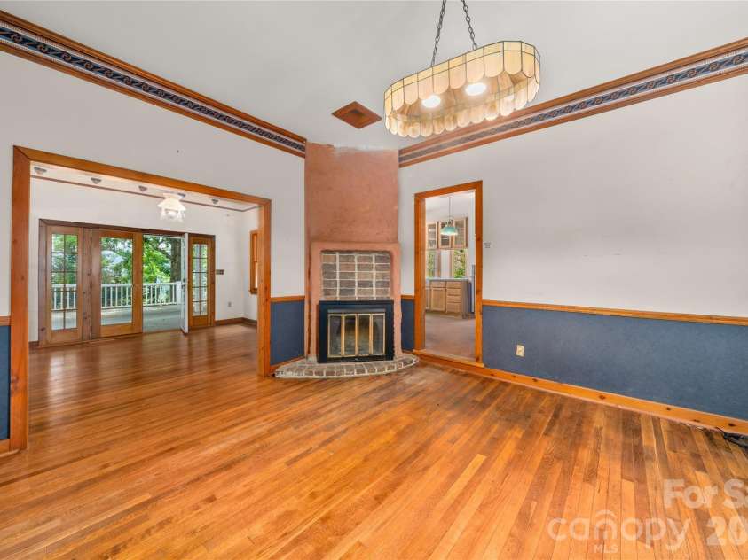 32 Delano Road, Asheville, NC 28805.  MLS# CAR4385729, YatesRealty ID 39488. 