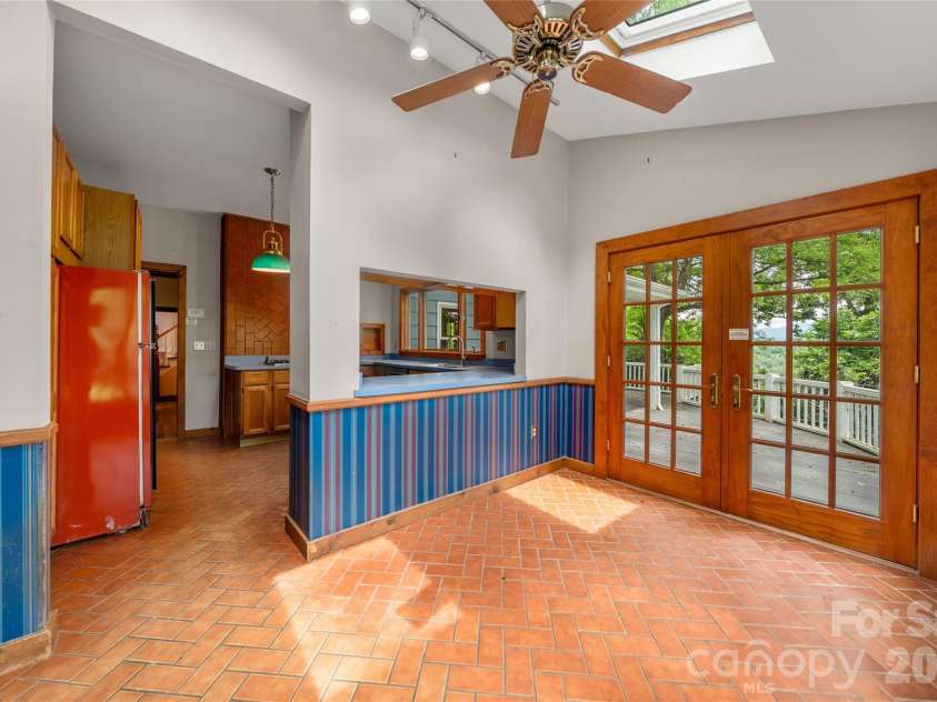 32 Delano Road, Asheville, NC 28805.  MLS# CAR4385729, YatesRealty ID 39488. 