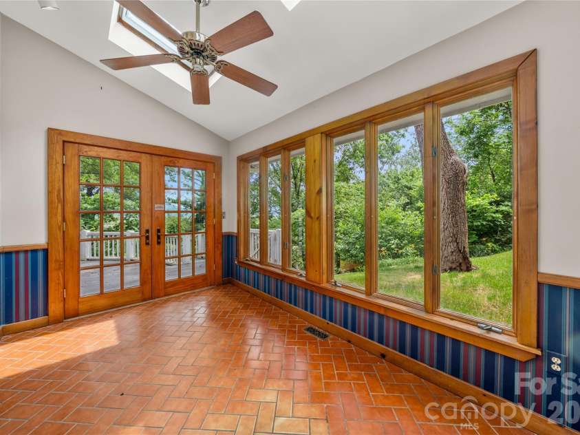 32 Delano Road, Asheville, NC 28805.  MLS# CAR4385729, YatesRealty ID 39488. 
