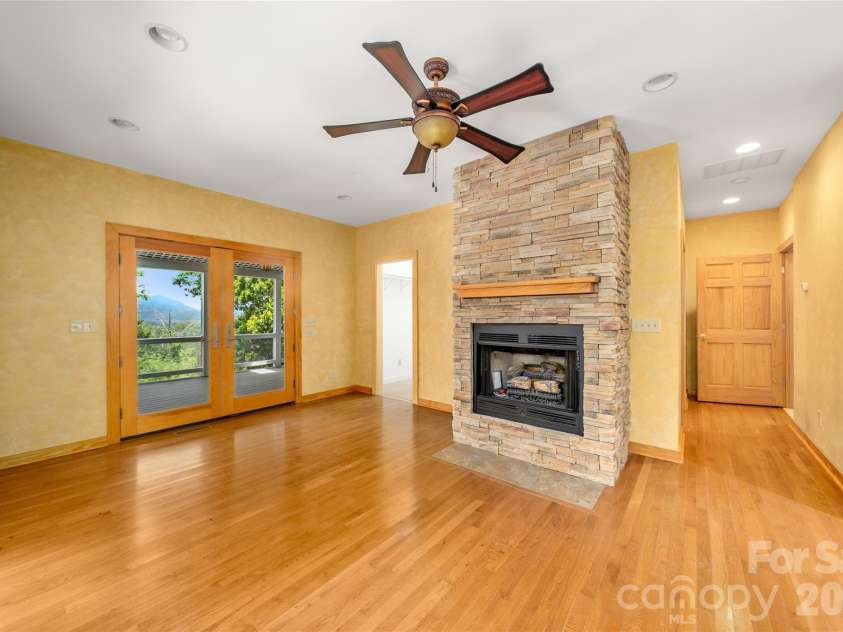 32 Delano Road, Asheville, NC 28805.  MLS# CAR4385729, YatesRealty ID 39488. 