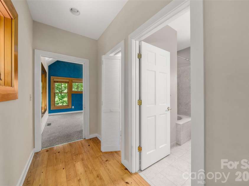 32 Delano Road, Asheville, NC 28805.  MLS# CAR4385729, YatesRealty ID 39488. 