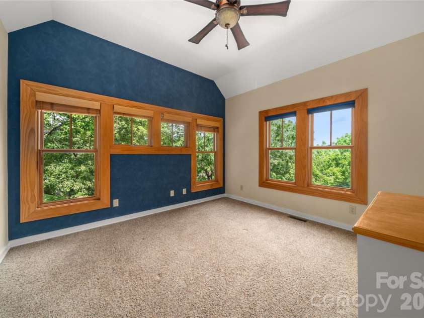 32 Delano Road, Asheville, NC 28805.  MLS# CAR4385729, YatesRealty ID 39488. 