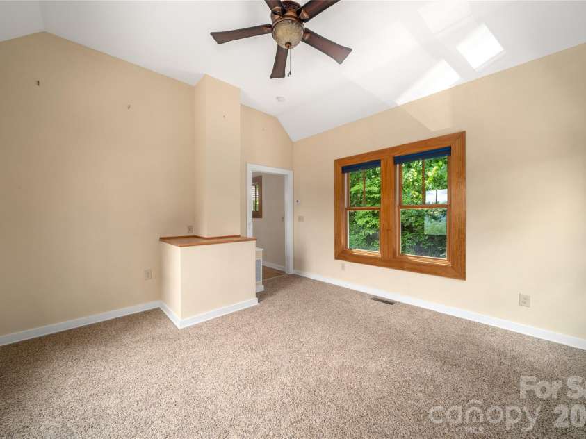 32 Delano Road, Asheville, NC 28805.  MLS# CAR4385729, YatesRealty ID 39488. 