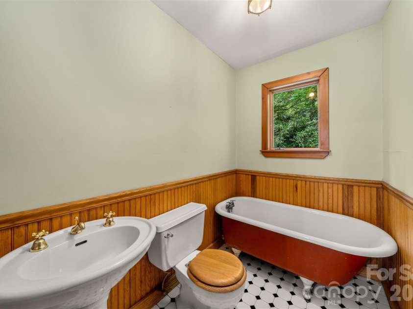32 Delano Road, Asheville, NC 28805.  MLS# CAR4385729, YatesRealty ID 39488. 