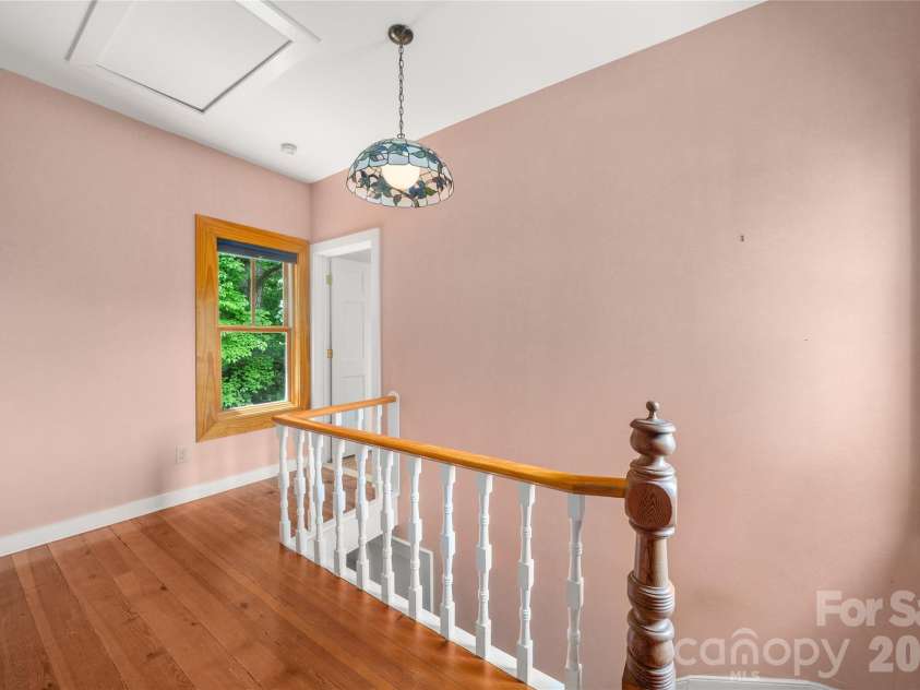 32 Delano Road, Asheville, NC 28805.  MLS# CAR4385729, YatesRealty ID 39488. 