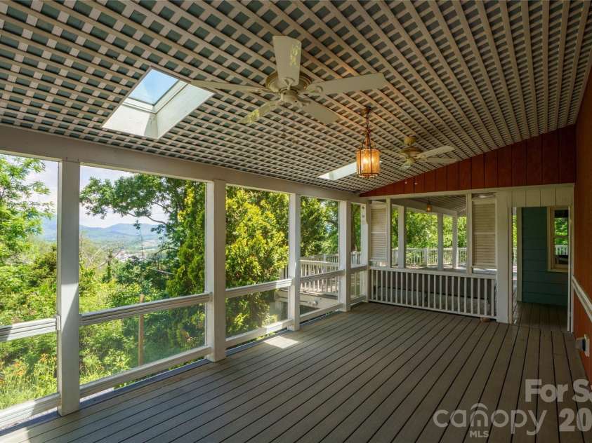 32 Delano Road, Asheville, NC 28805.  MLS# CAR4385729, YatesRealty ID 39488. 