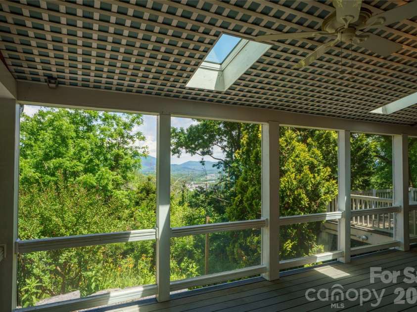 32 Delano Road, Asheville, NC 28805.  MLS# CAR4385729, YatesRealty ID 39488. 