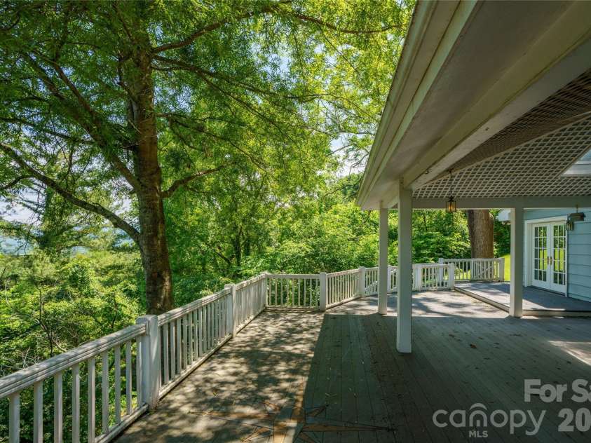 32 Delano Road, Asheville, NC 28805.  MLS# CAR4385729, YatesRealty ID 39488. 