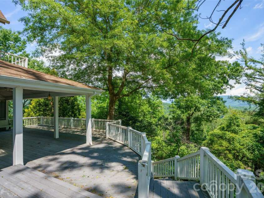 32 Delano Road, Asheville, NC 28805.  MLS# CAR4385729, YatesRealty ID 39488. 