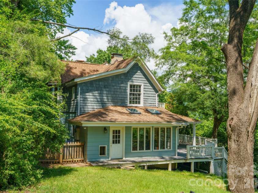 32 Delano Road, Asheville, NC 28805.  MLS# CAR4385729, YatesRealty ID 39488. 