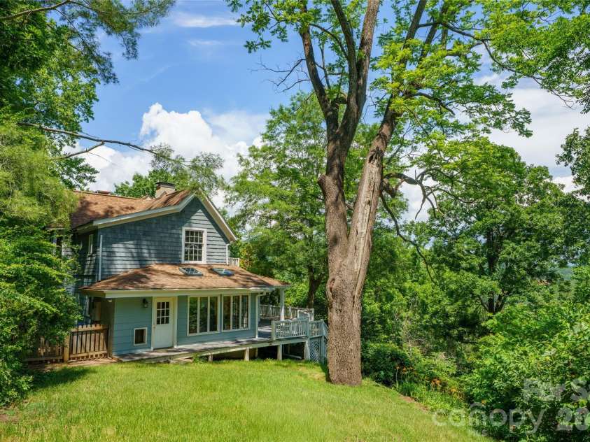 32 Delano Road, Asheville, NC 28805.  MLS# CAR4385729, YatesRealty ID 39488. 
