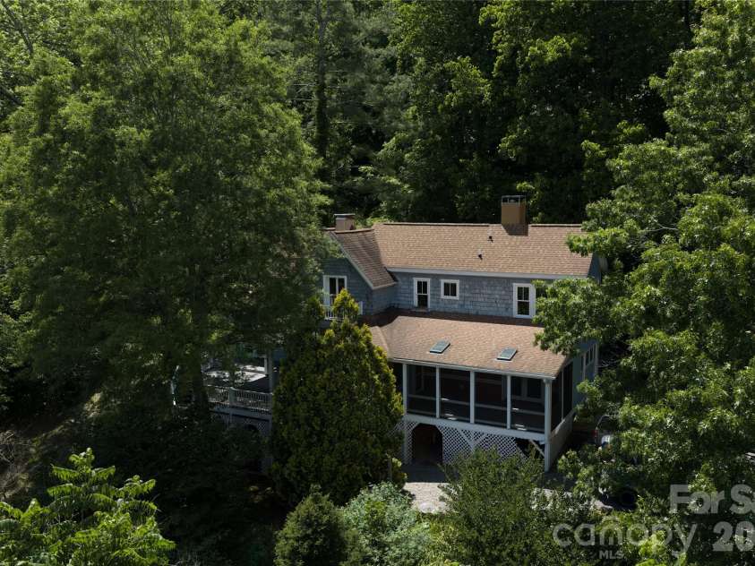 32 Delano Road, Asheville, NC 28805.  MLS# CAR4385729, YatesRealty ID 39488. 