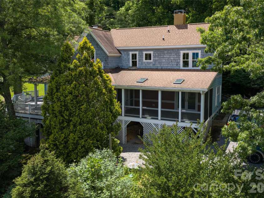 32 Delano Road, Asheville, NC 28805.  MLS# CAR4385729, YatesRealty ID 39488. 