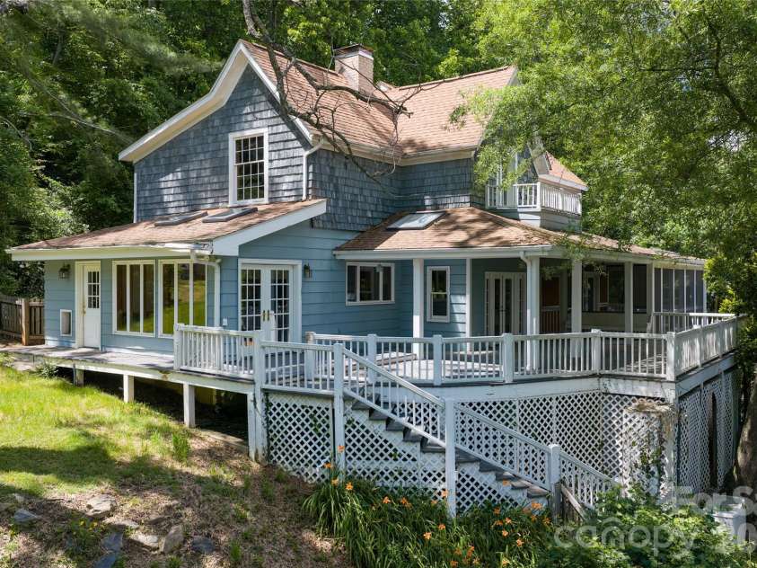 32 Delano Road, Asheville, NC 28805.  MLS# CAR4385729, YatesRealty ID 39488. 