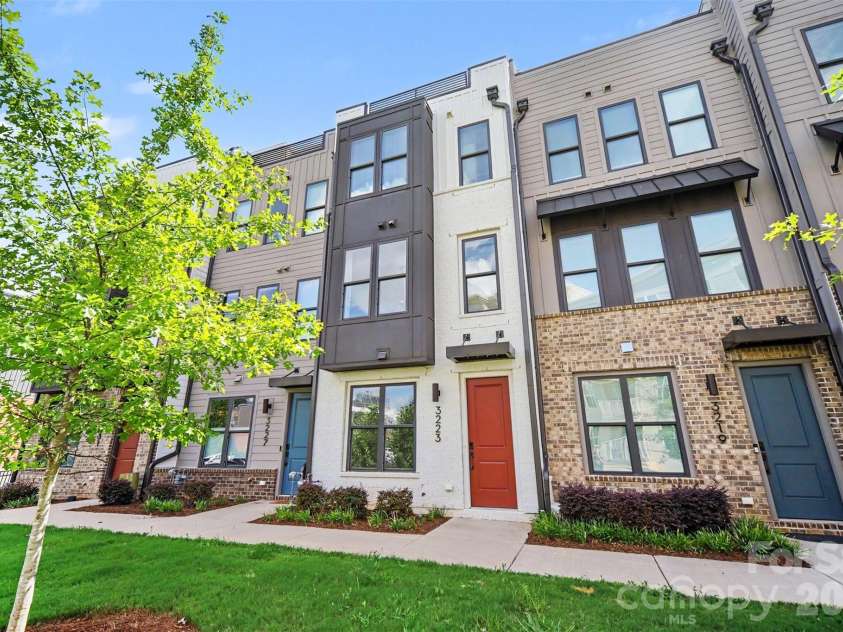3223 Beans Boulevard, Charlotte, NC 28203.  MLS# CAR4407007, YatesRealty ID 39489. 