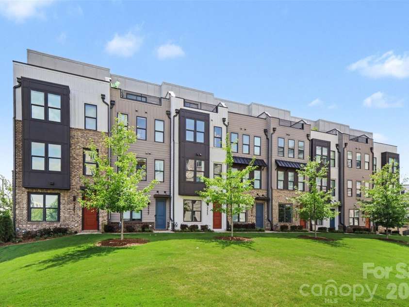 3223 Beans Boulevard, Charlotte, NC 28203.  MLS# CAR4407007, YatesRealty ID 39489. 