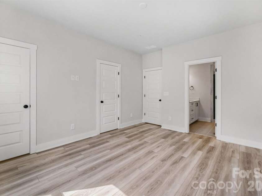 3223 Beans Boulevard, Charlotte, NC 28203.  MLS# CAR4407007, YatesRealty ID 39489. 