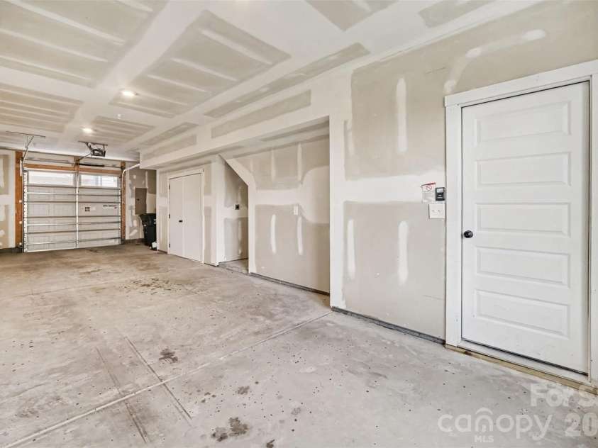 3223 Beans Boulevard, Charlotte, NC 28203.  MLS# CAR4407007, YatesRealty ID 39489. 