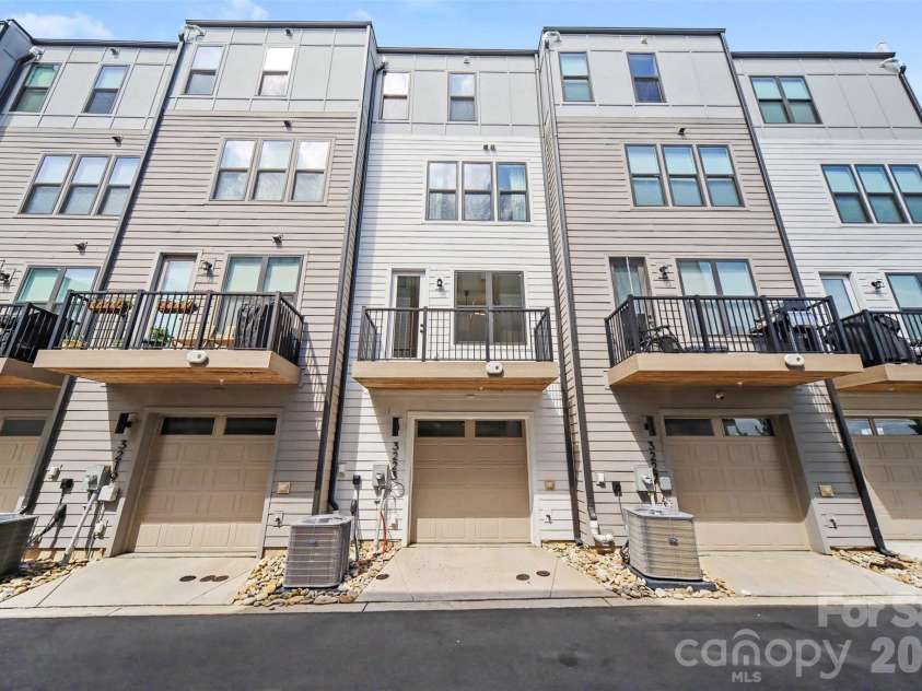 3223 Beans Boulevard, Charlotte, NC 28203.  MLS# CAR4407007, YatesRealty ID 39489. 