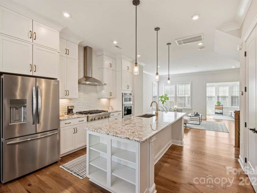 208 Emerson Avenue, Charlotte, NC 28204.  MLS# CAR4234551, YatesRealty ID 3949. 