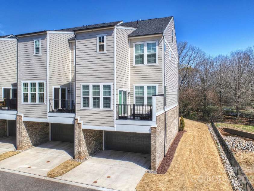 208 Emerson Avenue, Charlotte, NC 28204.  MLS# CAR4234551, YatesRealty ID 3949. 