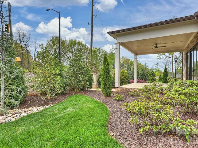 8159 Fairview Road, Charlotte, NC 28226.  MLS# CAR4350673, YatesRealty ID 39491. Beautiful Maturing Landscape