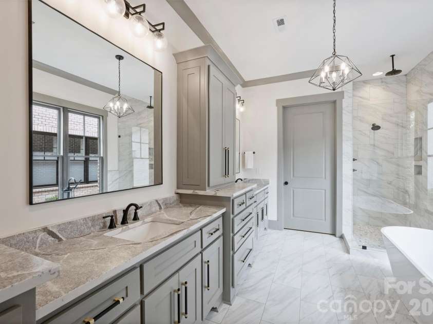 8159 Fairview Road, Charlotte, NC 28226.  MLS# CAR4350673, YatesRealty ID 39491. Primary Bathroom