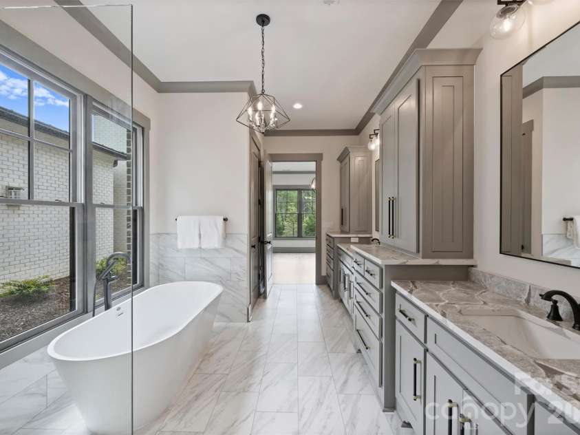 8159 Fairview Road, Charlotte, NC 28226.  MLS# CAR4350673, YatesRealty ID 39491. Primary Bathroom