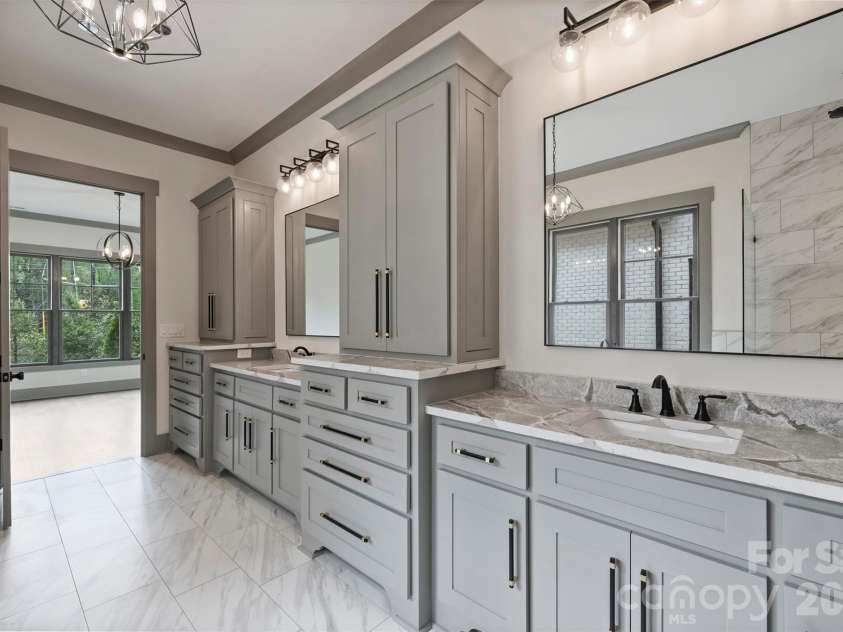 8159 Fairview Road, Charlotte, NC 28226.  MLS# CAR4350673, YatesRealty ID 39491. Primary Bathroom