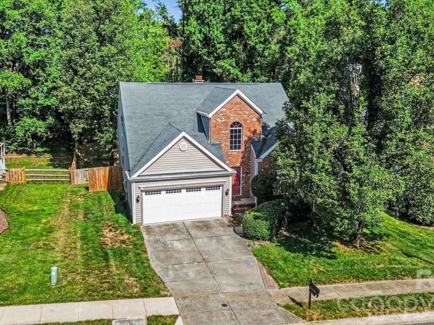 5912 Downfield Wood Drive, Charlotte, NC 28269.  MLS# CAR4406074, YatesRealty ID 39493. 