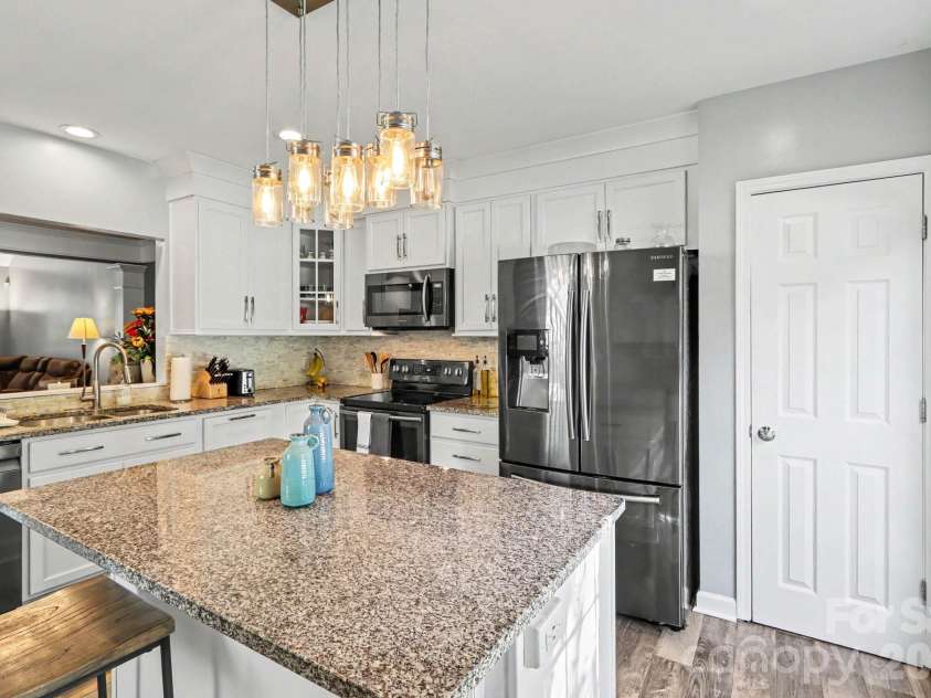 5912 Downfield Wood Drive, Charlotte, NC 28269.  MLS# CAR4406074, YatesRealty ID 39493. 