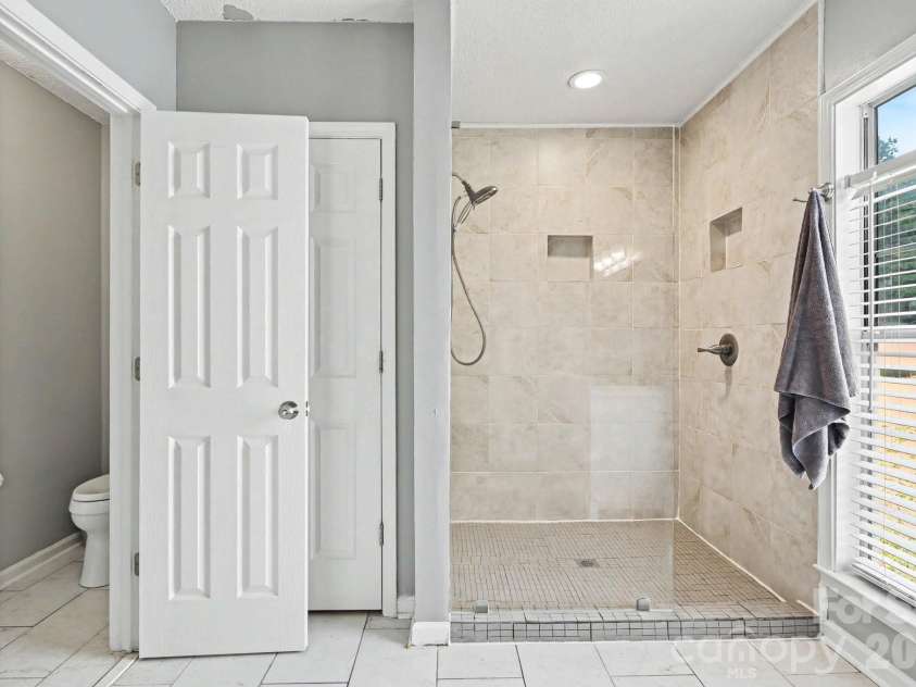 5912 Downfield Wood Drive, Charlotte, NC 28269.  MLS# CAR4406074, YatesRealty ID 39493. 