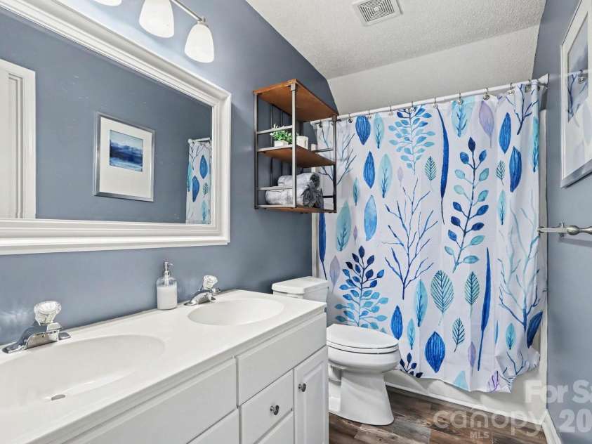 5912 Downfield Wood Drive, Charlotte, NC 28269.  MLS# CAR4406074, YatesRealty ID 39493. 