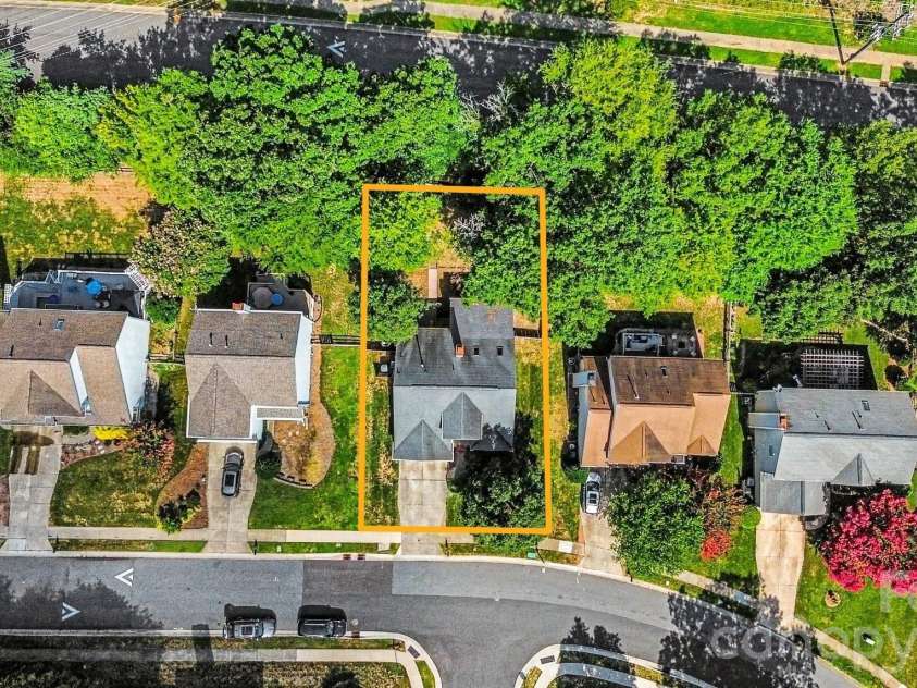 5912 Downfield Wood Drive, Charlotte, NC 28269.  MLS# CAR4406074, YatesRealty ID 39493. 