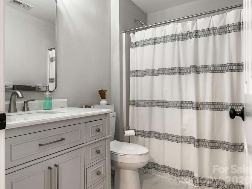 14558 Greenpoint Lane, Huntersville, NC 28078.  MLS# CAR4406568, YatesRealty ID 39495. Bath #2
