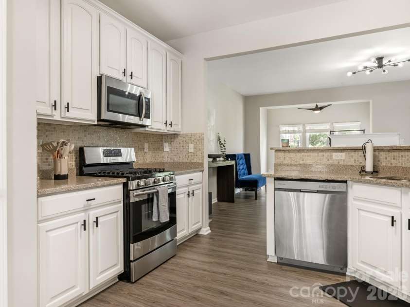 14558 Greenpoint Lane, Huntersville, NC 28078.  MLS# CAR4406568, YatesRealty ID 39495. Kitchen