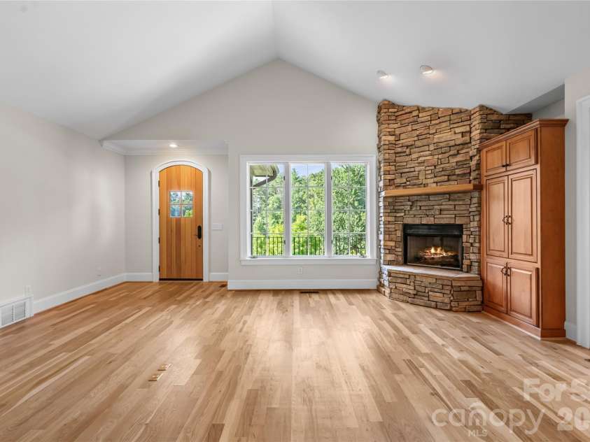 38 Jasmine Lane, Brevard, NC 28712.  MLS# CAR4406909, YatesRealty ID 39497. 