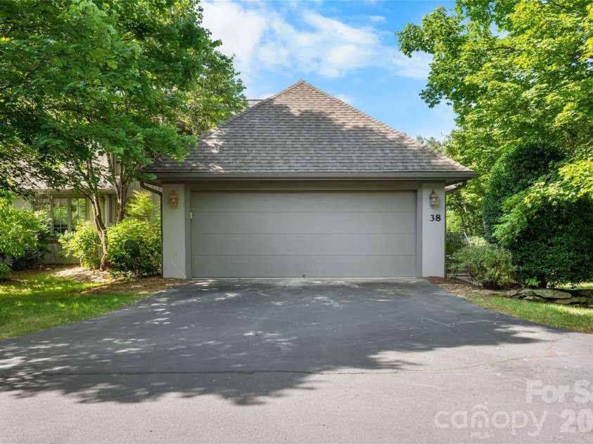 38 Jasmine Lane, Brevard, NC 28712.  MLS# CAR4406909, YatesRealty ID 39497. 