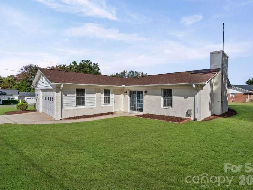 520 Wright Avenue, Kannapolis, NC 28083.  MLS# CAR4406912, YatesRealty ID 39498. 
